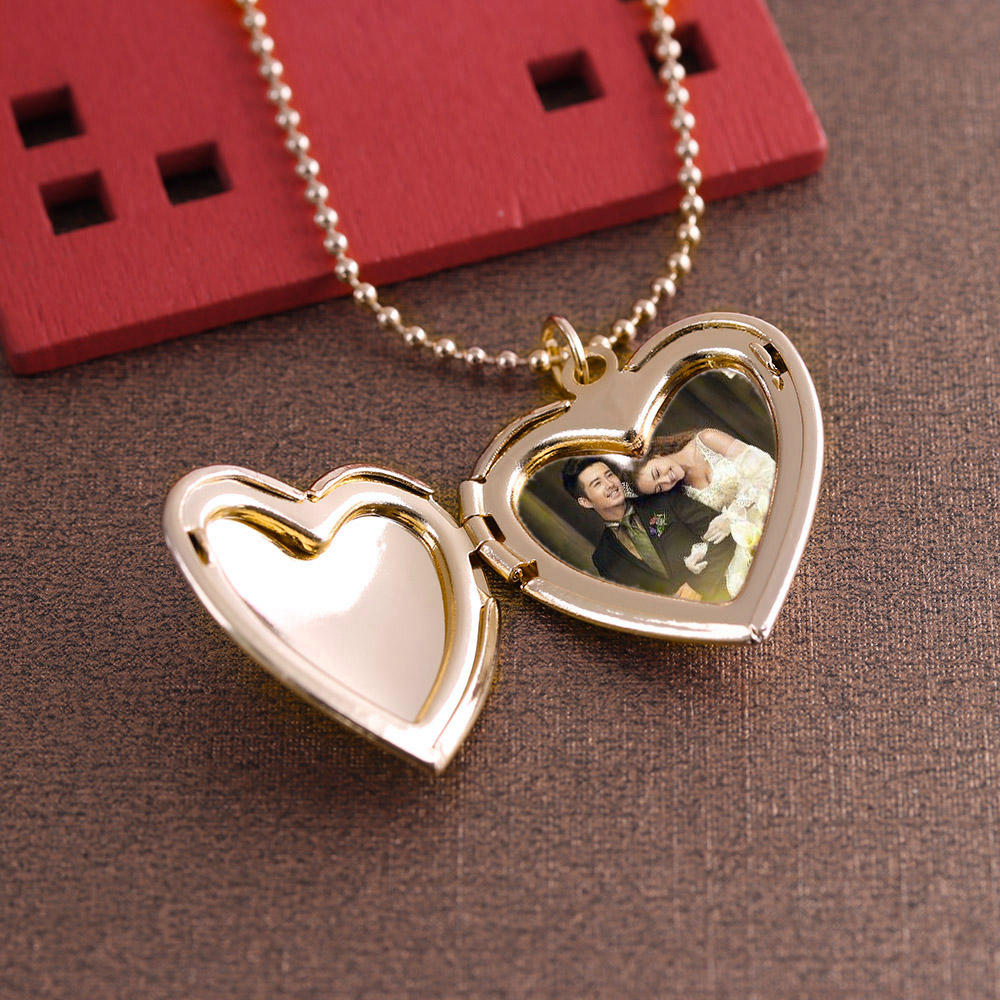 Heart Locket Necklace Photo - هوه 1 قطعة على شكل قلب