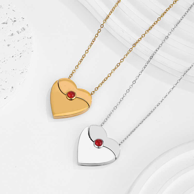قلادة على شكل قلب مخصصة من Let - مراجعة Heart Locket Necklace Photo وسعره