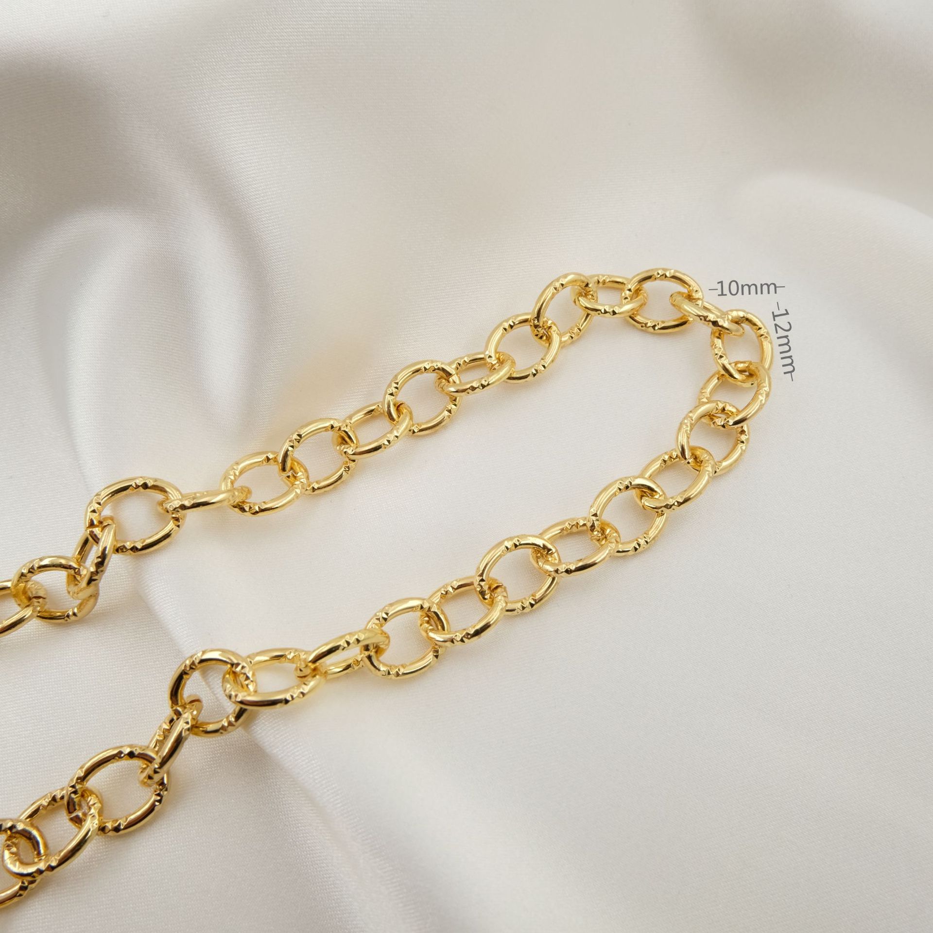 WT-BC199 18K مطلية بالذهب النح - مراجعة Cuban Link Chain 12Mm وسعره