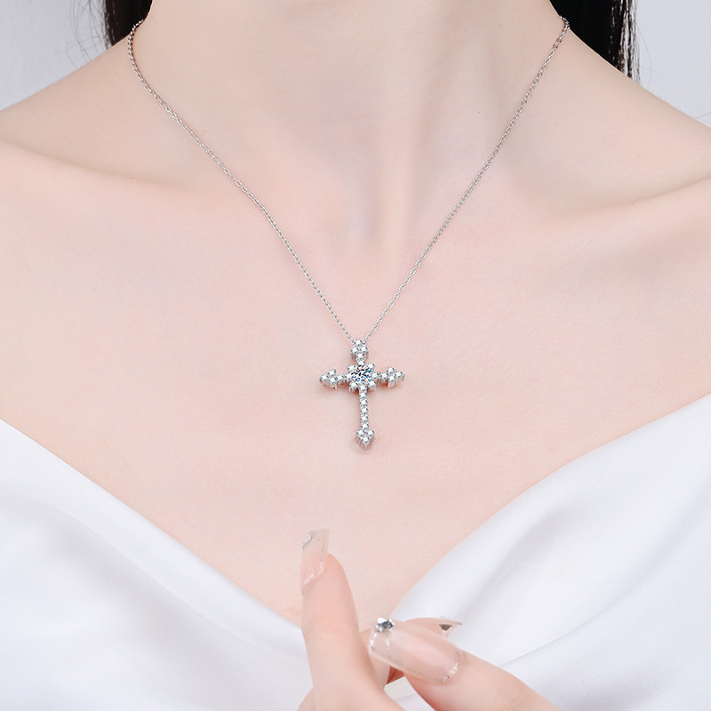 قلادة ليوراجيم البلاتينية PT95 - مراجعة Cross Pendant Necklace Gold وسعره