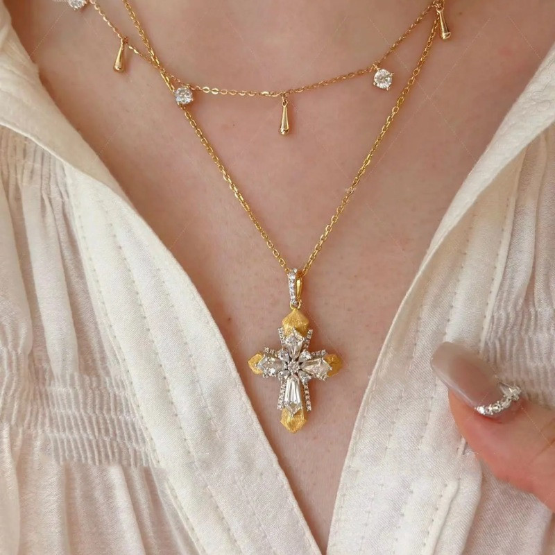 خمر الفاتيكان الصليب قلادة الق - مراجعة Cross Pendant Necklace Gold وسعره