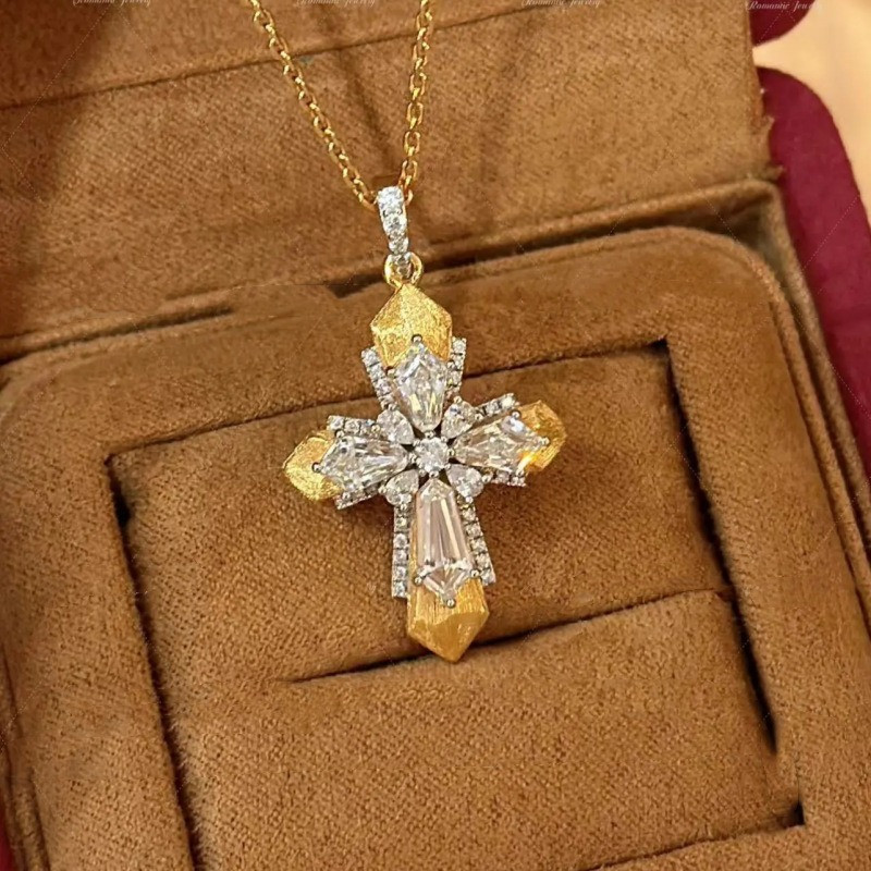 خمر الفاتيكان الصليب قلادة الق - مراجعة Cross Pendant Necklace Gold وسعره