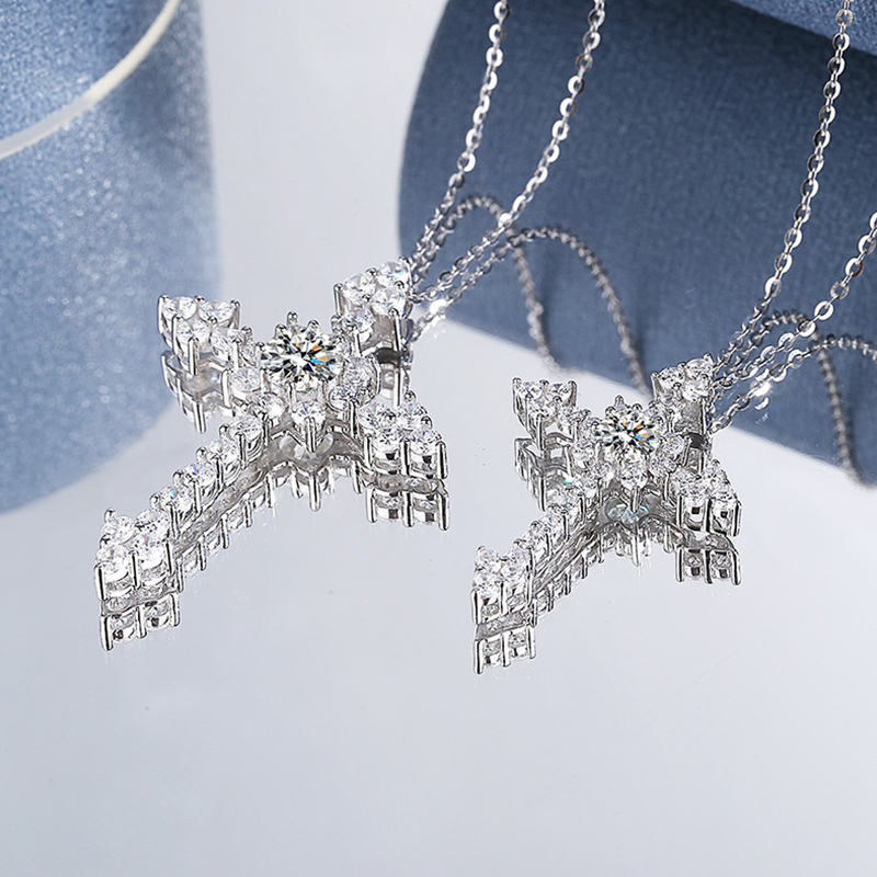 IOGOU 0.5/1CT D VVS1 مويسانيتي - مراجعة Cross Pendant Necklace Gold وسعره