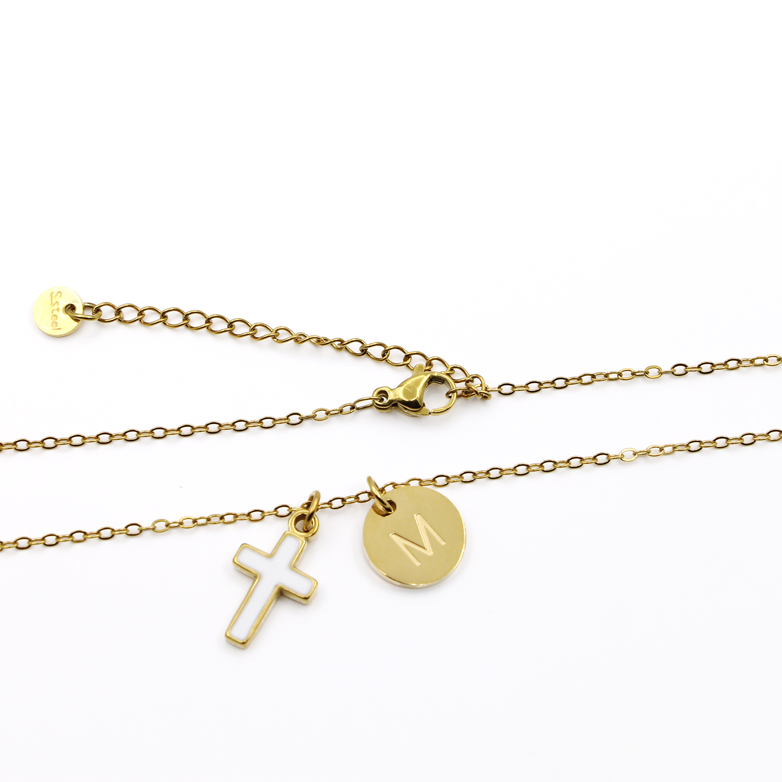 قلادة بحرف أولي على شكل صليب م - مراجعة Initial Letter Necklace 18K Gold وسعره