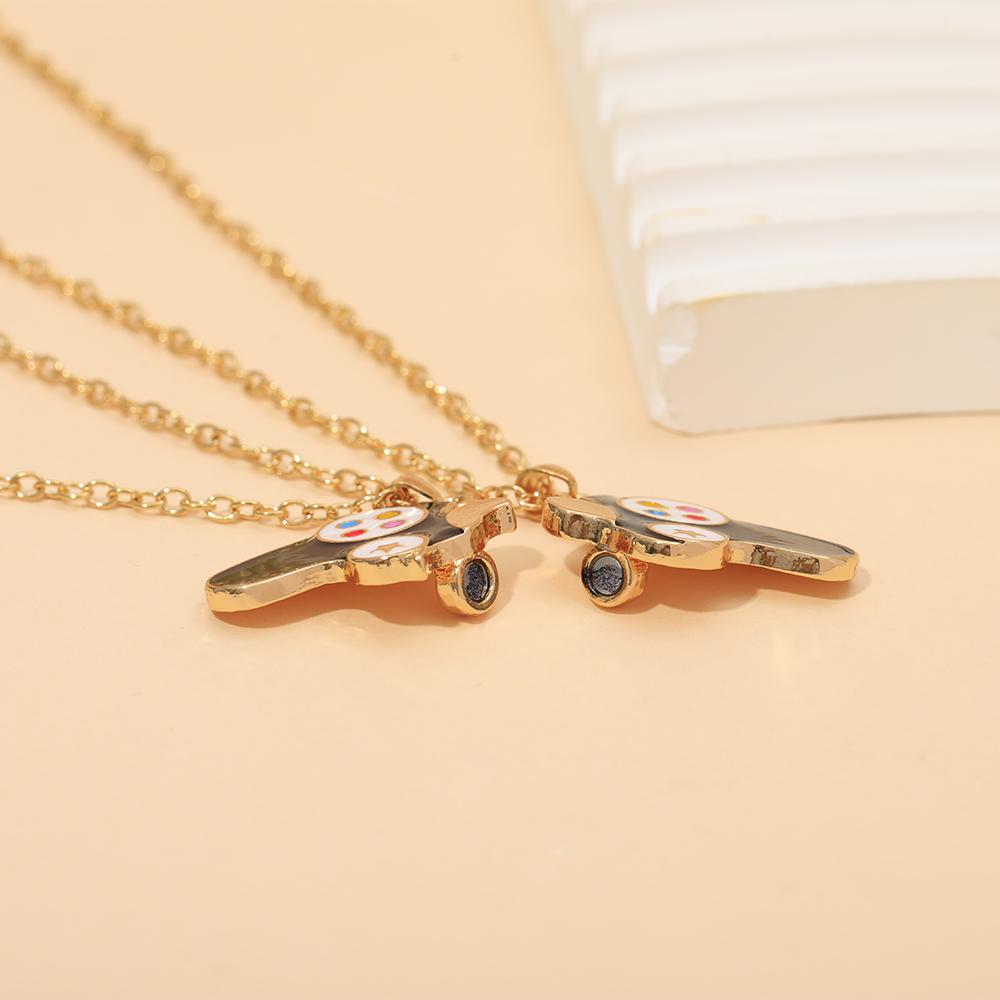 طقم قلائد مغناطيسية متطابقة لل - مراجعة Magnetic Couple Matching Necklaces وسعره