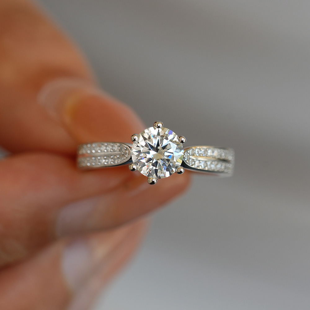 0.5/1/2/3 قيراط كلاسيكي ستة مخ - مراجعة Moissanite Engagement Ring 1 Carat وسعره