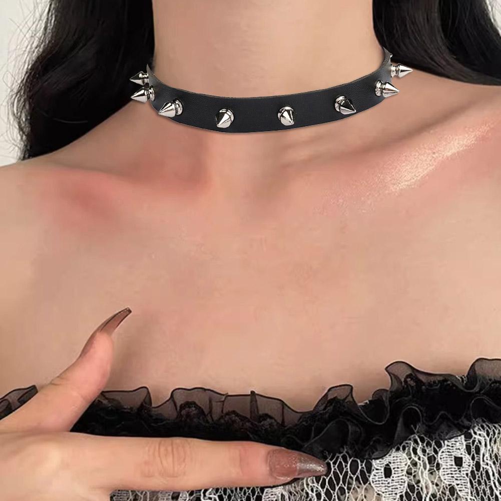قلادة شوكر من الجلد الصناعي ال - مراجعة Goth Punk Spike Choker وسعره