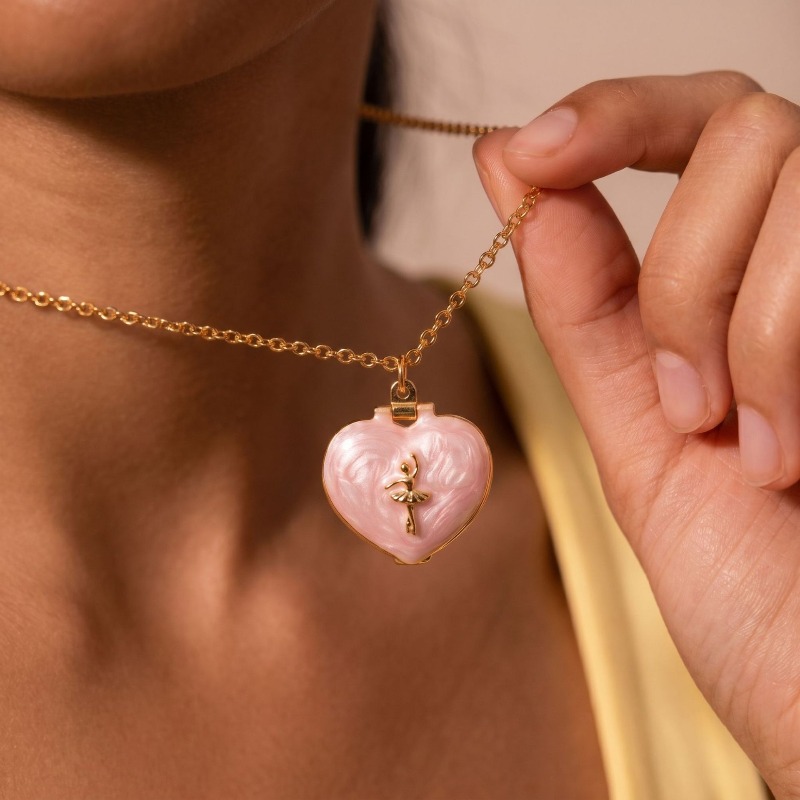 قلادة على شكل قلب عتيق مع حجرة - مراجعة Heart Locket Necklace Photo وسعره